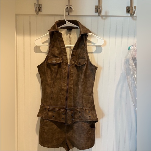 Feeling Jaded Washed Faux Leather Romper with Belt size Large - Picture 4 of 16